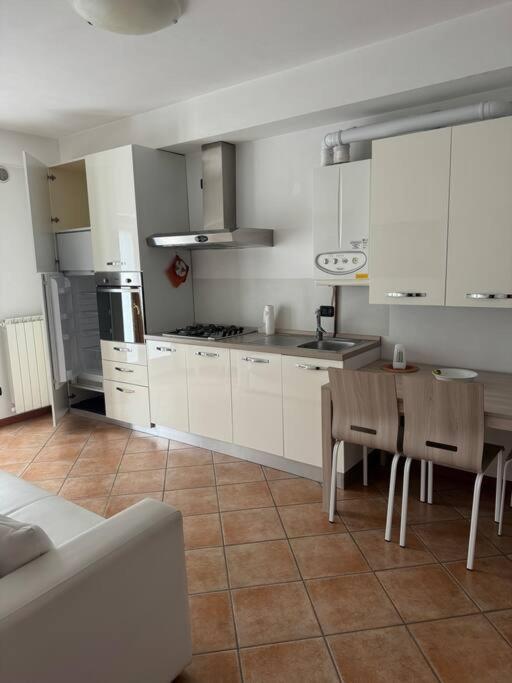 Suite Panoramica Casa Vacanza Di Alex G Oltre il Colle Εξωτερικό φωτογραφία